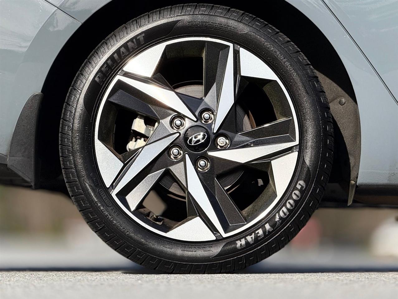 Hyundai Elantra  2023