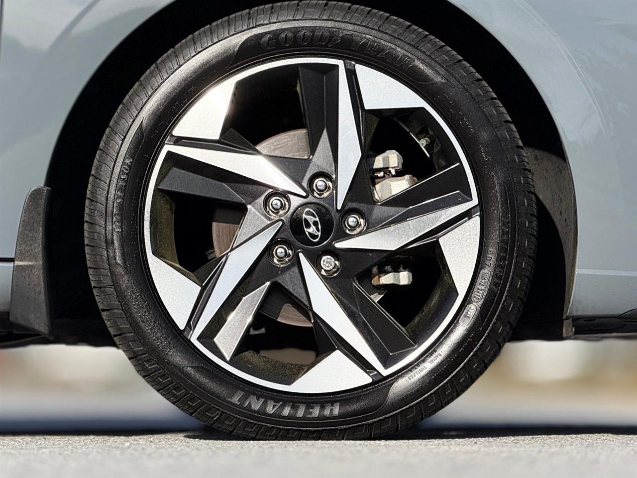 Hyundai Elantra  2023