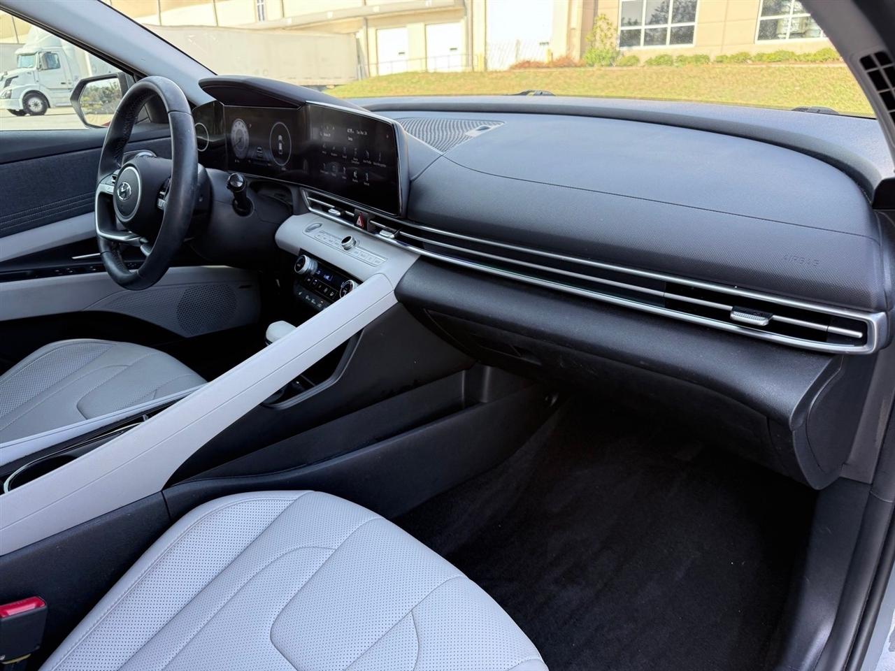 Hyundai Elantra  2023