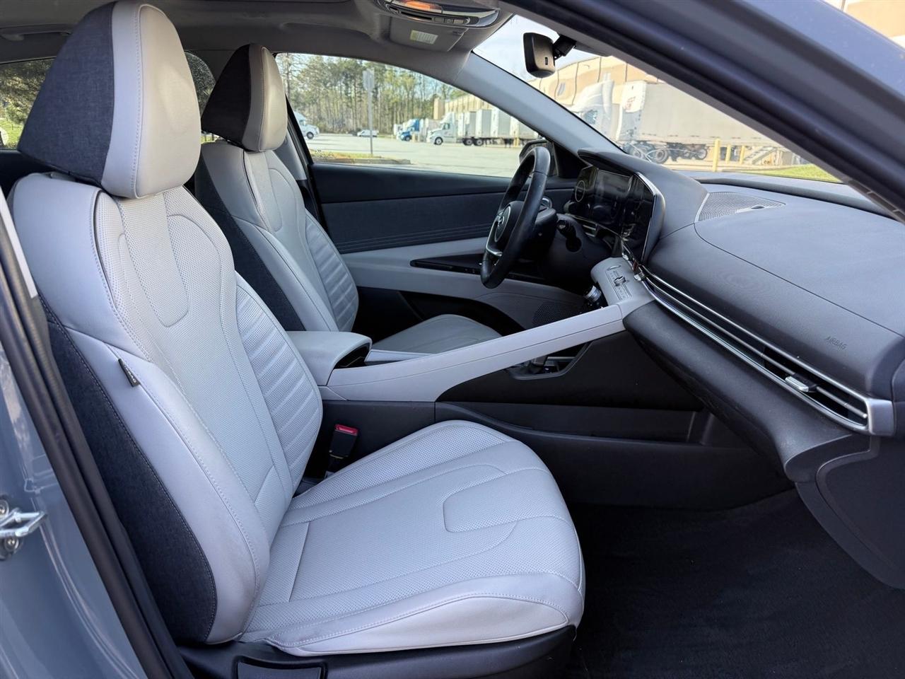 Hyundai Elantra  2023