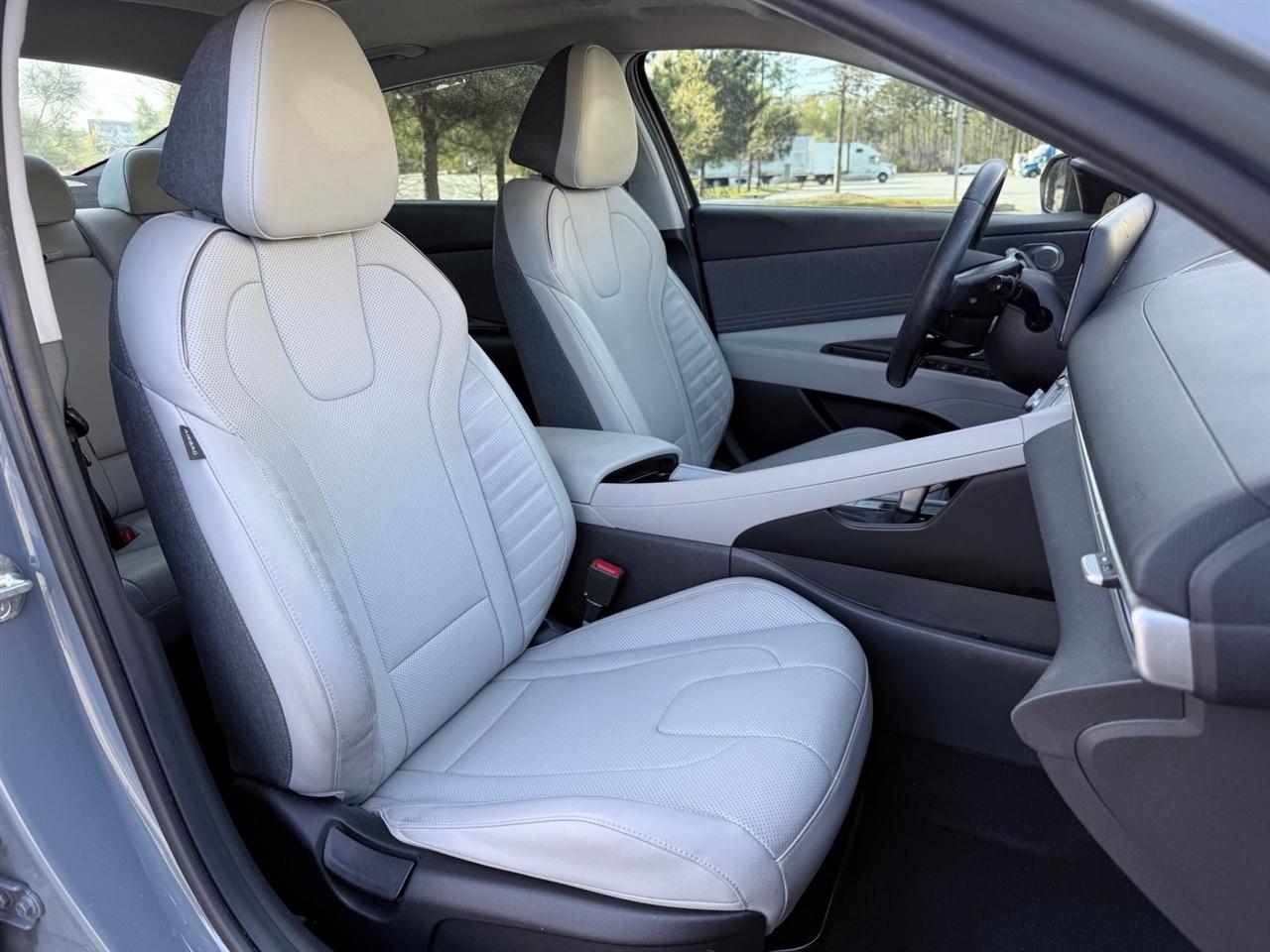 Hyundai Elantra  2023