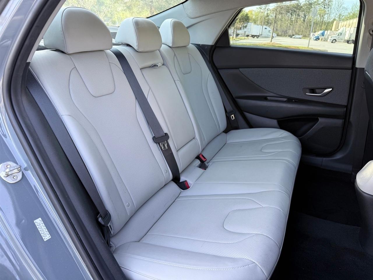 Hyundai Elantra  2023