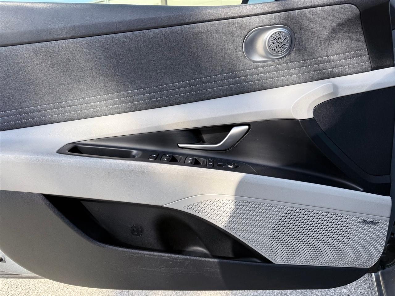 Hyundai Elantra  2023