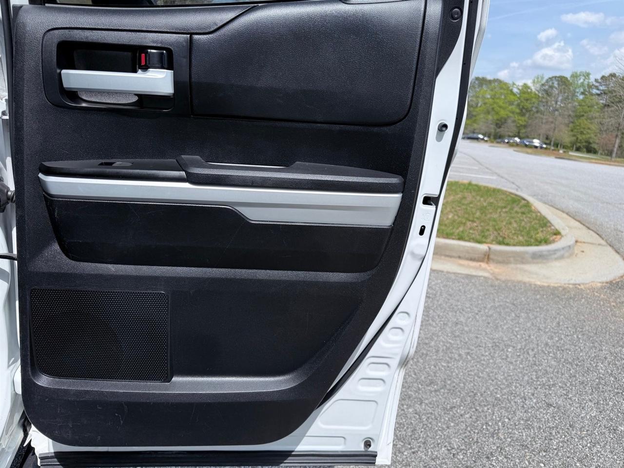 Toyota Tundra 4WD  2021