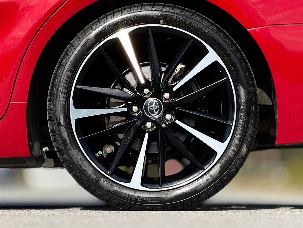Toyota Camry  2019