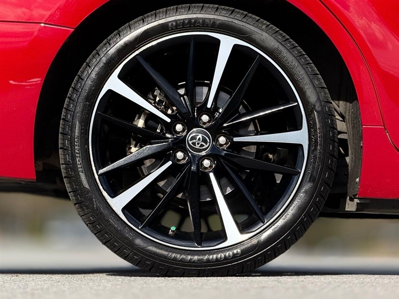 Toyota Camry  2019