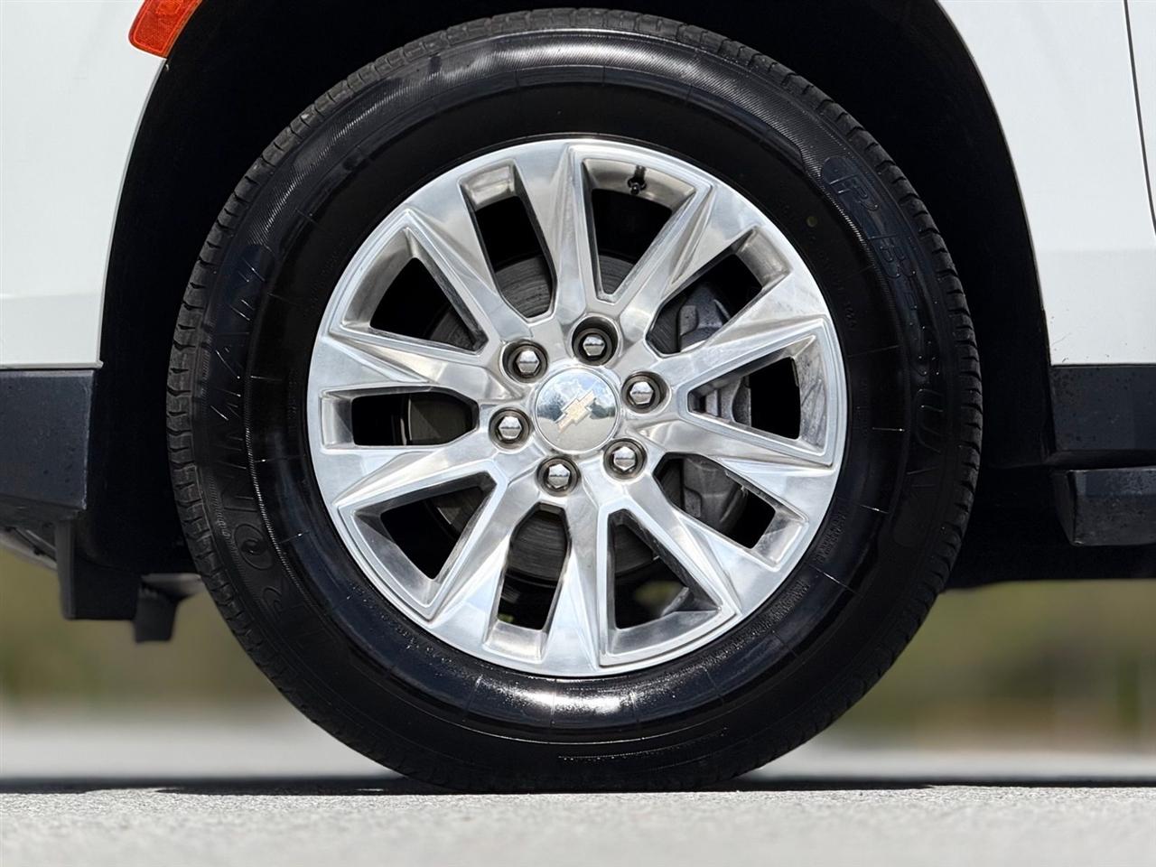 Chevrolet Suburban  2023