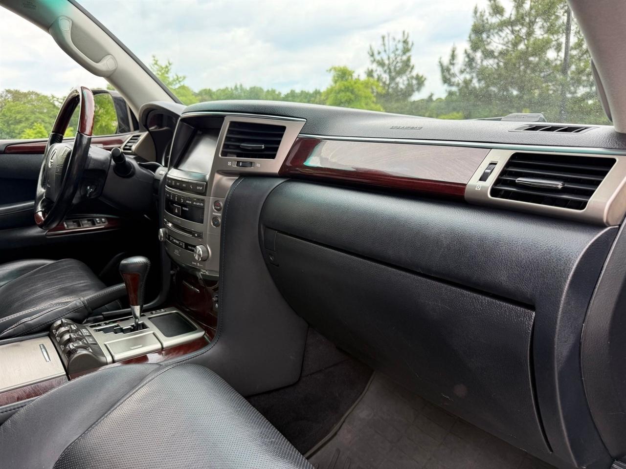 Lexus LX 570  2015
