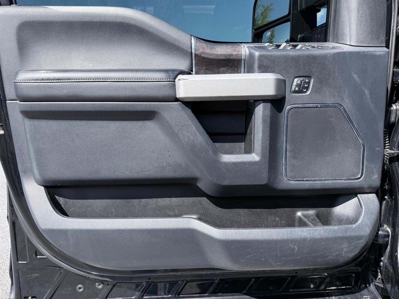 Ford Super Duty F-350 SRW  2022