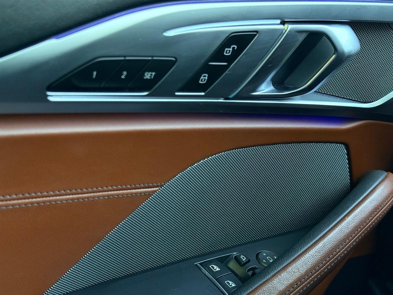BMW 8 Series  2021