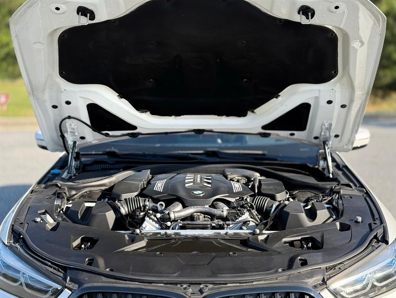 BMW 8 Series  2021