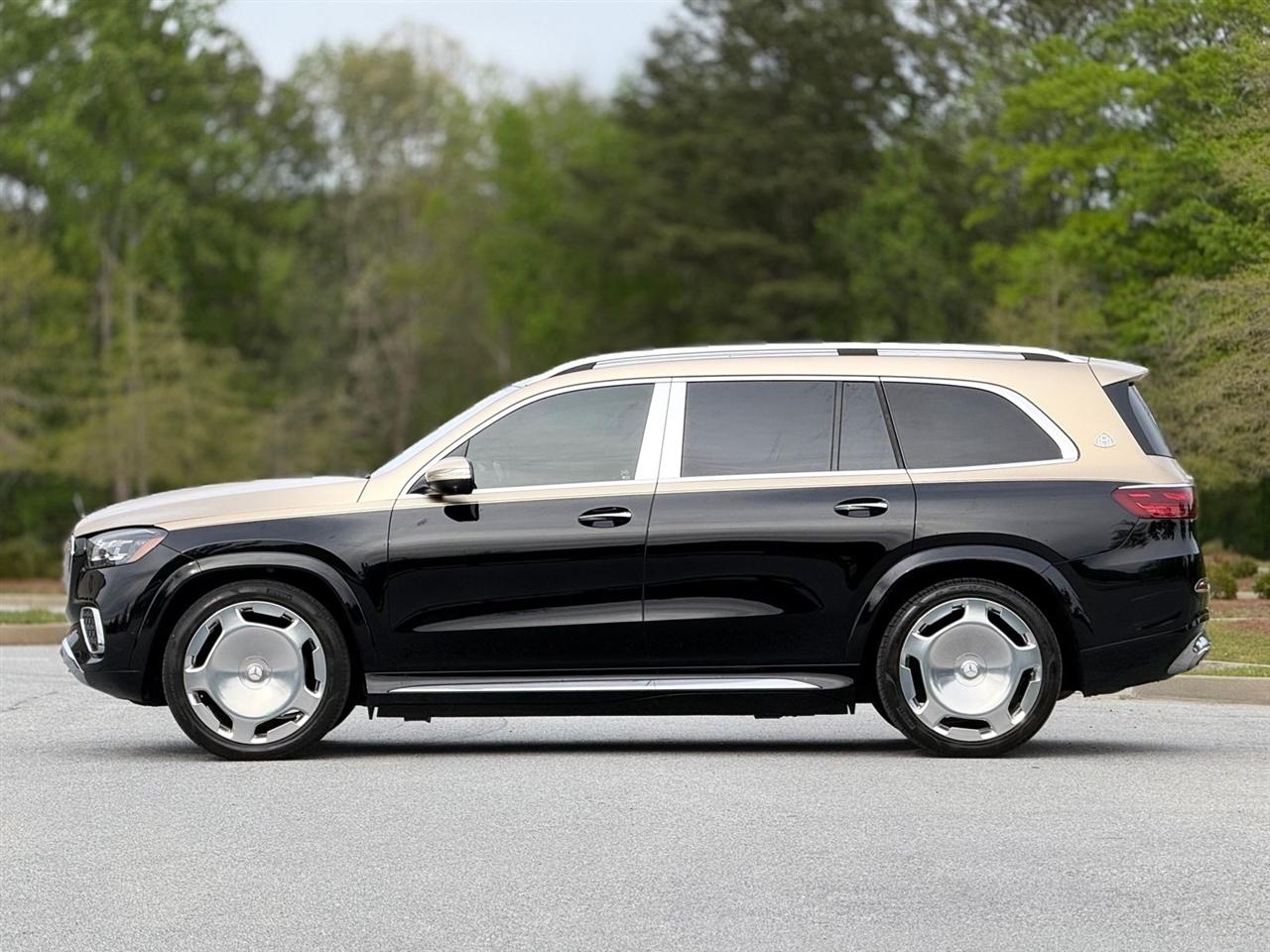 Mercedes-Benz GLS  2024