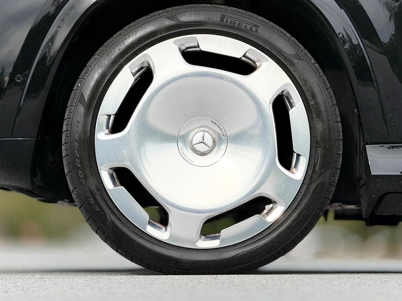 Mercedes-Benz GLS  2024