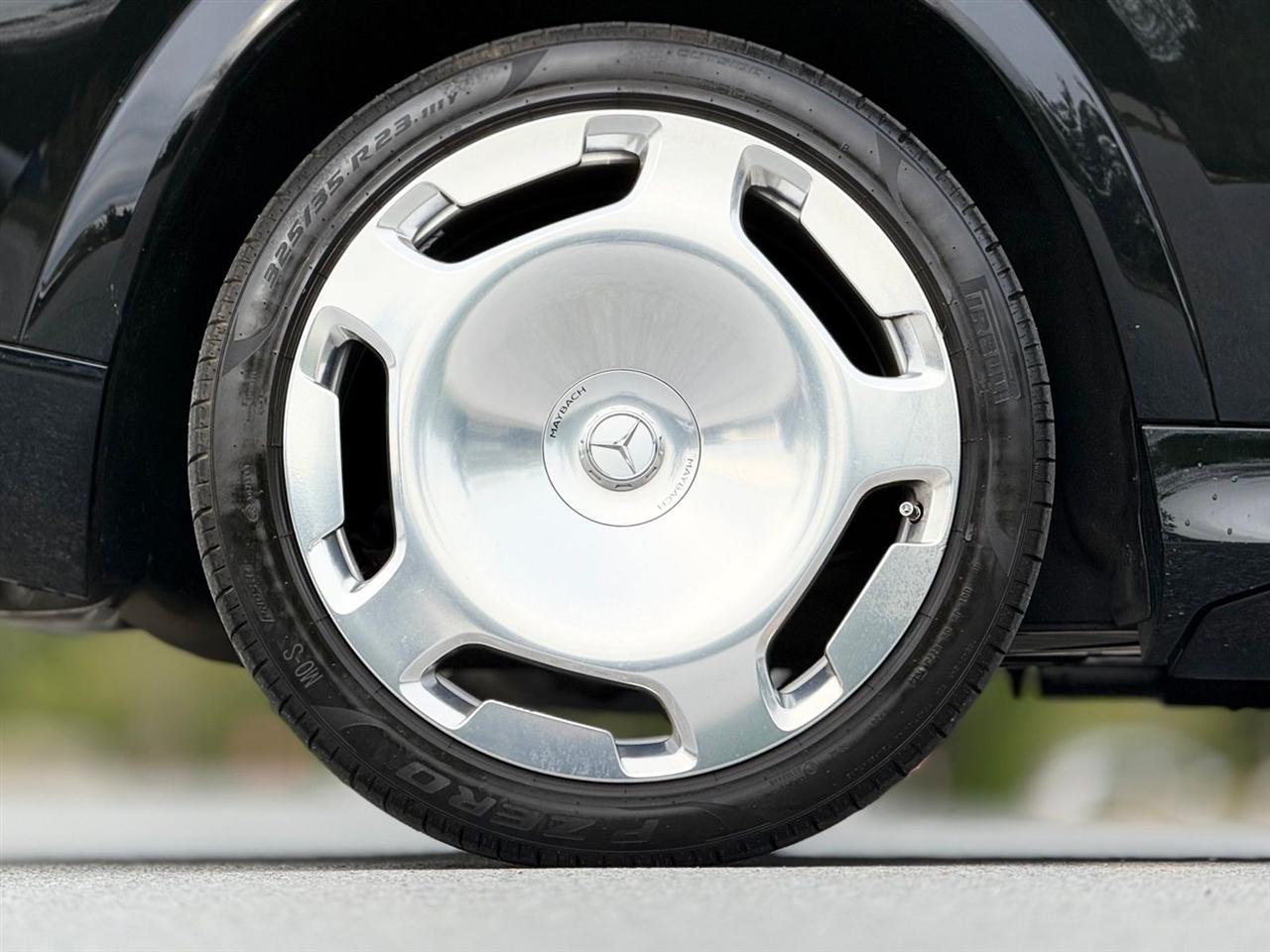 Mercedes-Benz GLS  2024