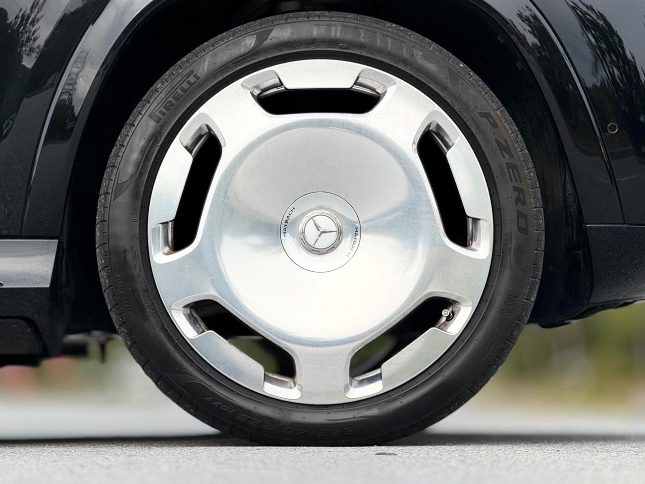 Mercedes-Benz GLS  2024