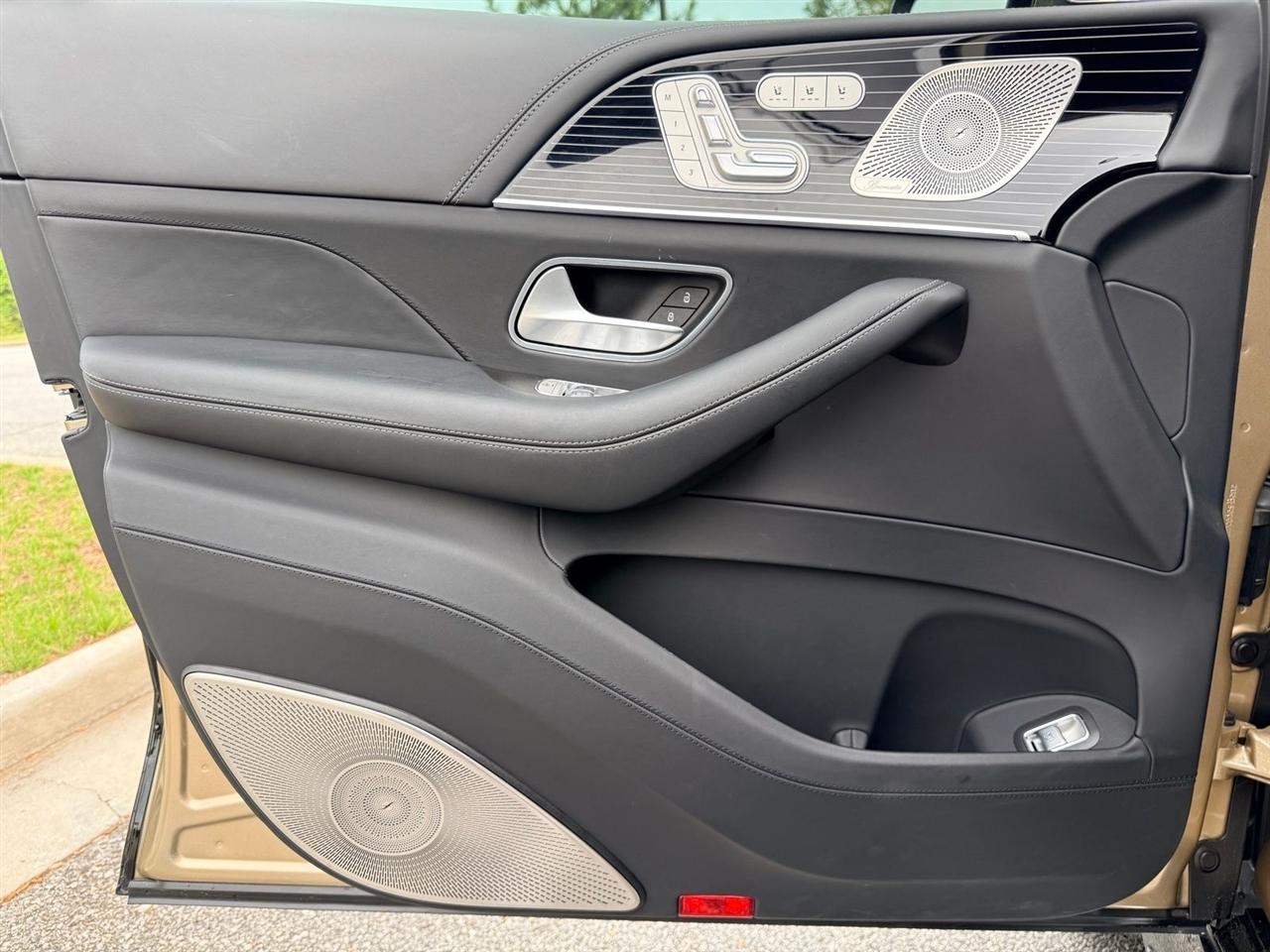 Mercedes-Benz GLS  2024