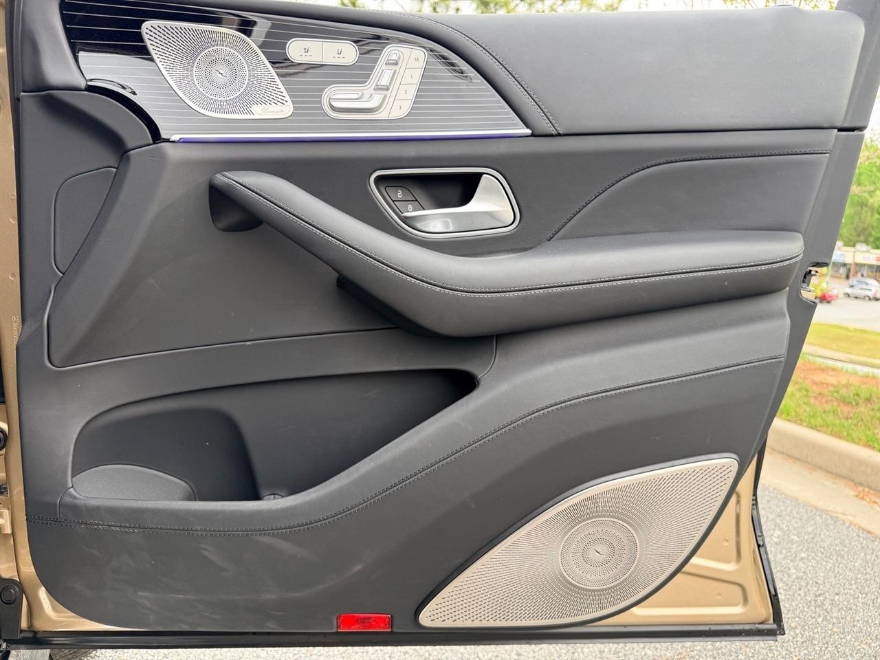 Mercedes-Benz GLS  2024