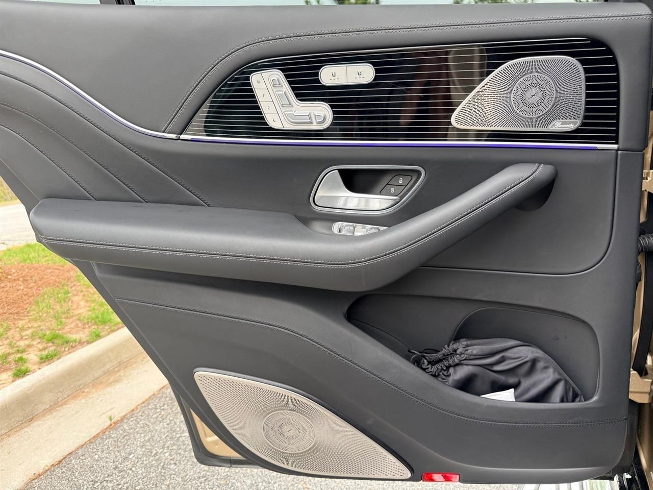 Mercedes-Benz GLS  2024