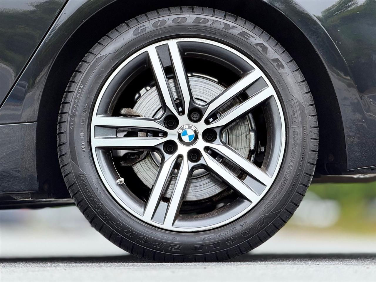 BMW 5 Series  2022