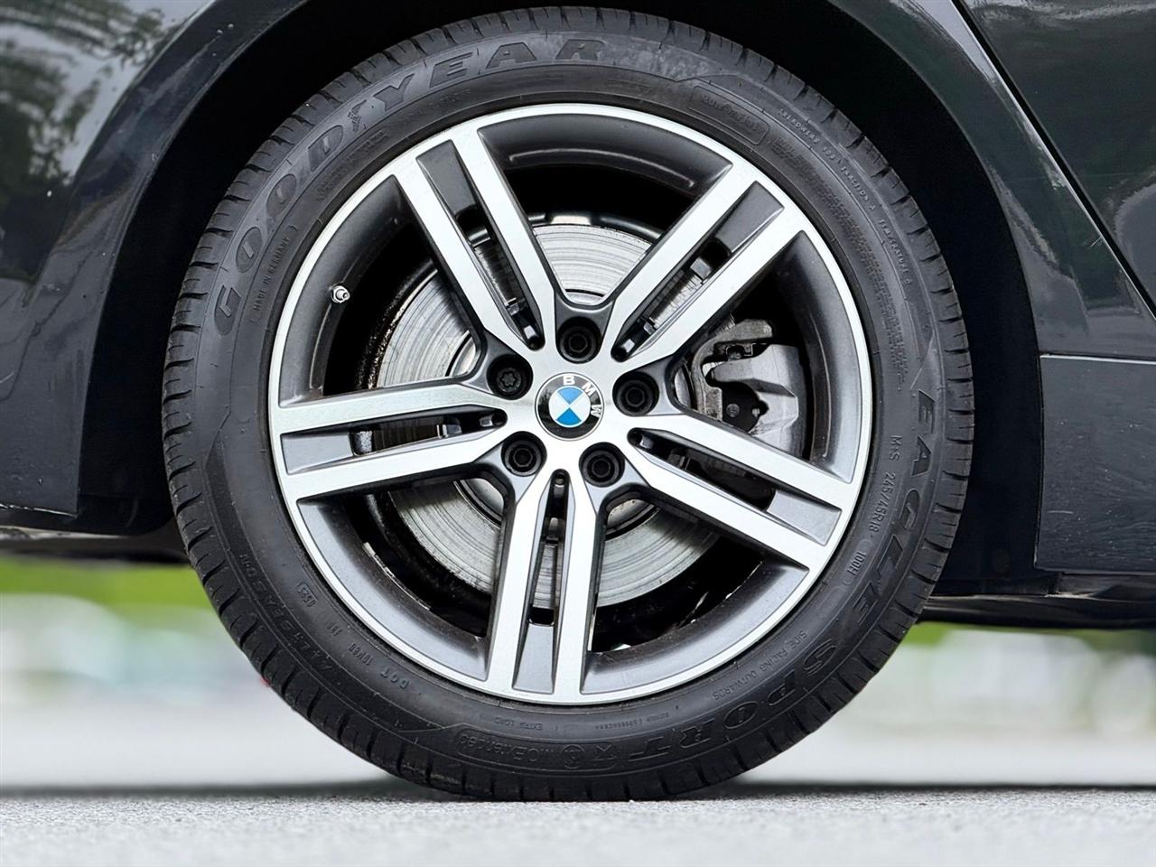 BMW 5 Series  2022