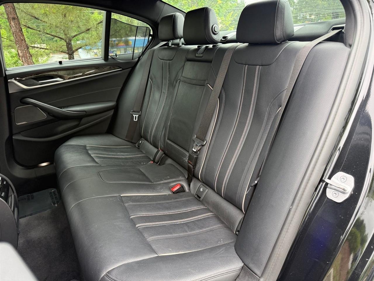 BMW 5 Series  2022
