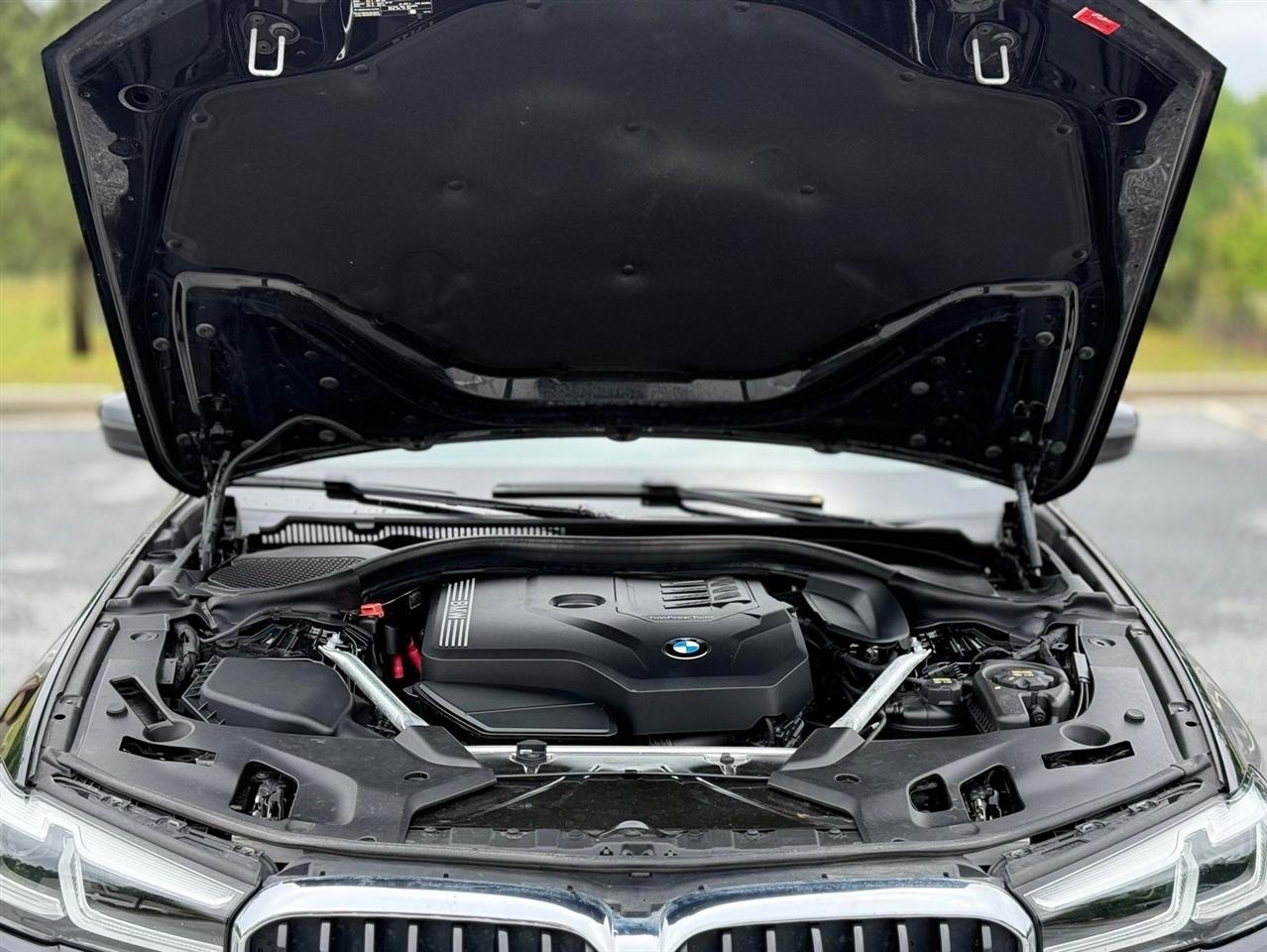 BMW 5 Series  2022