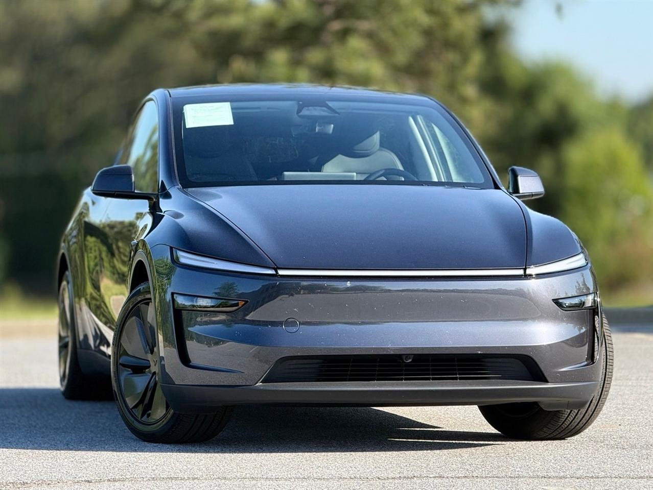 Tesla Model Y  2026