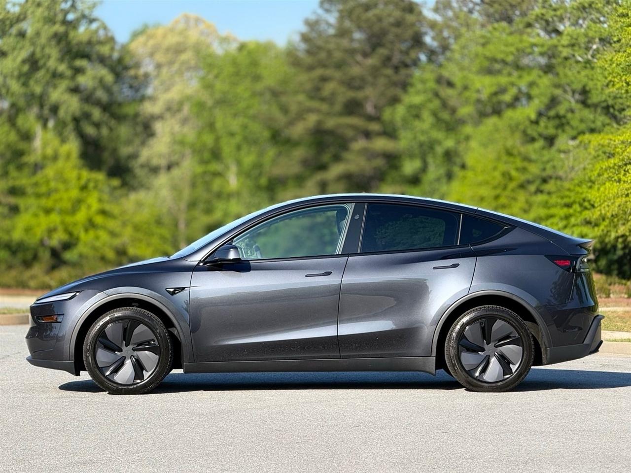 Tesla Model Y  2026