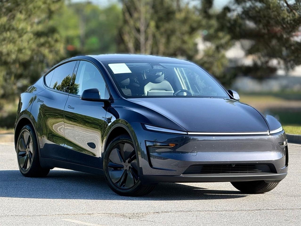 Tesla Model Y  2026