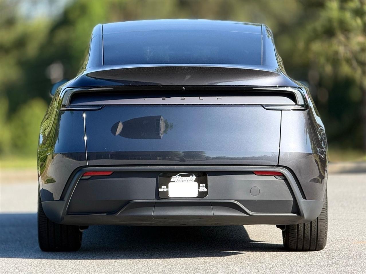 Tesla Model Y  2026