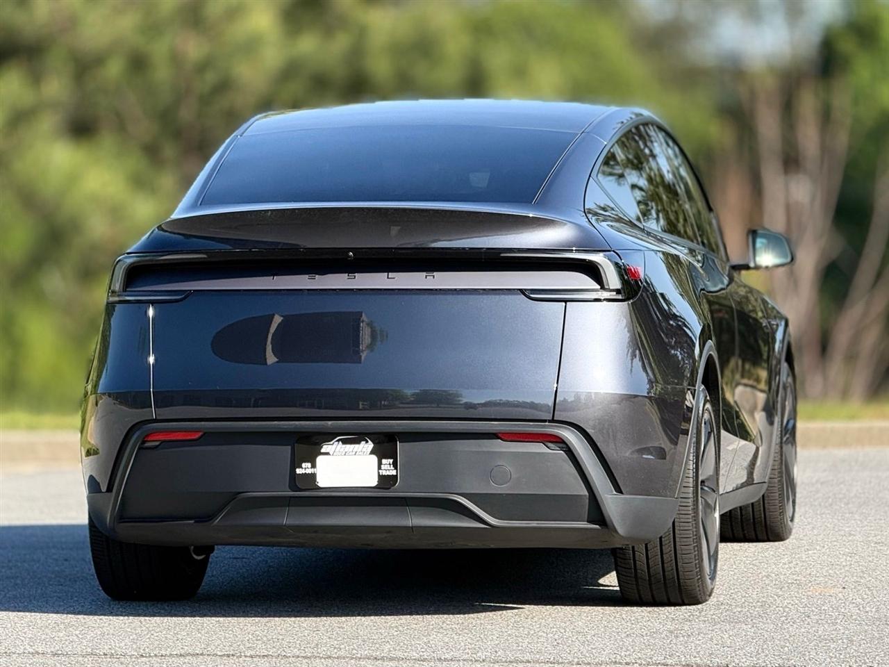 Tesla Model Y  2026