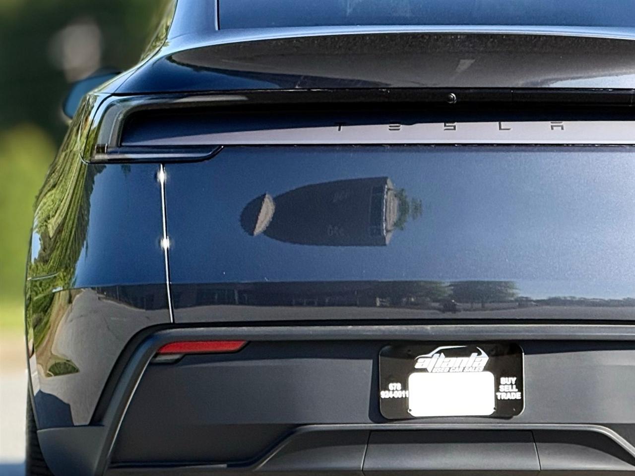 Tesla Model Y  2026