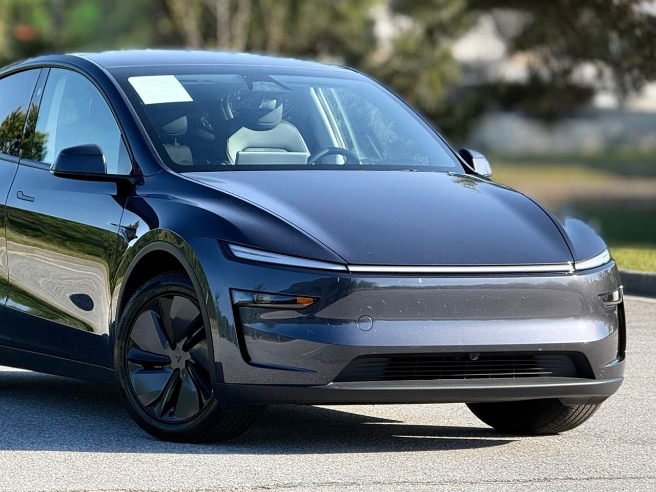 Tesla Model Y  2026