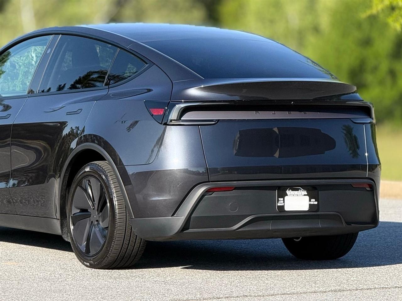 Tesla Model Y  2026