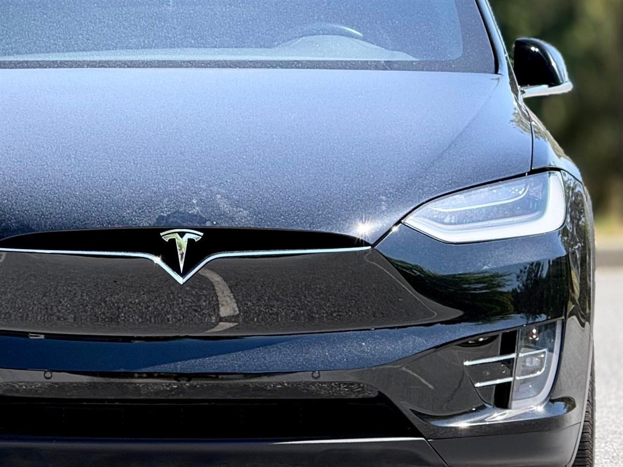 Tesla Model X  2019