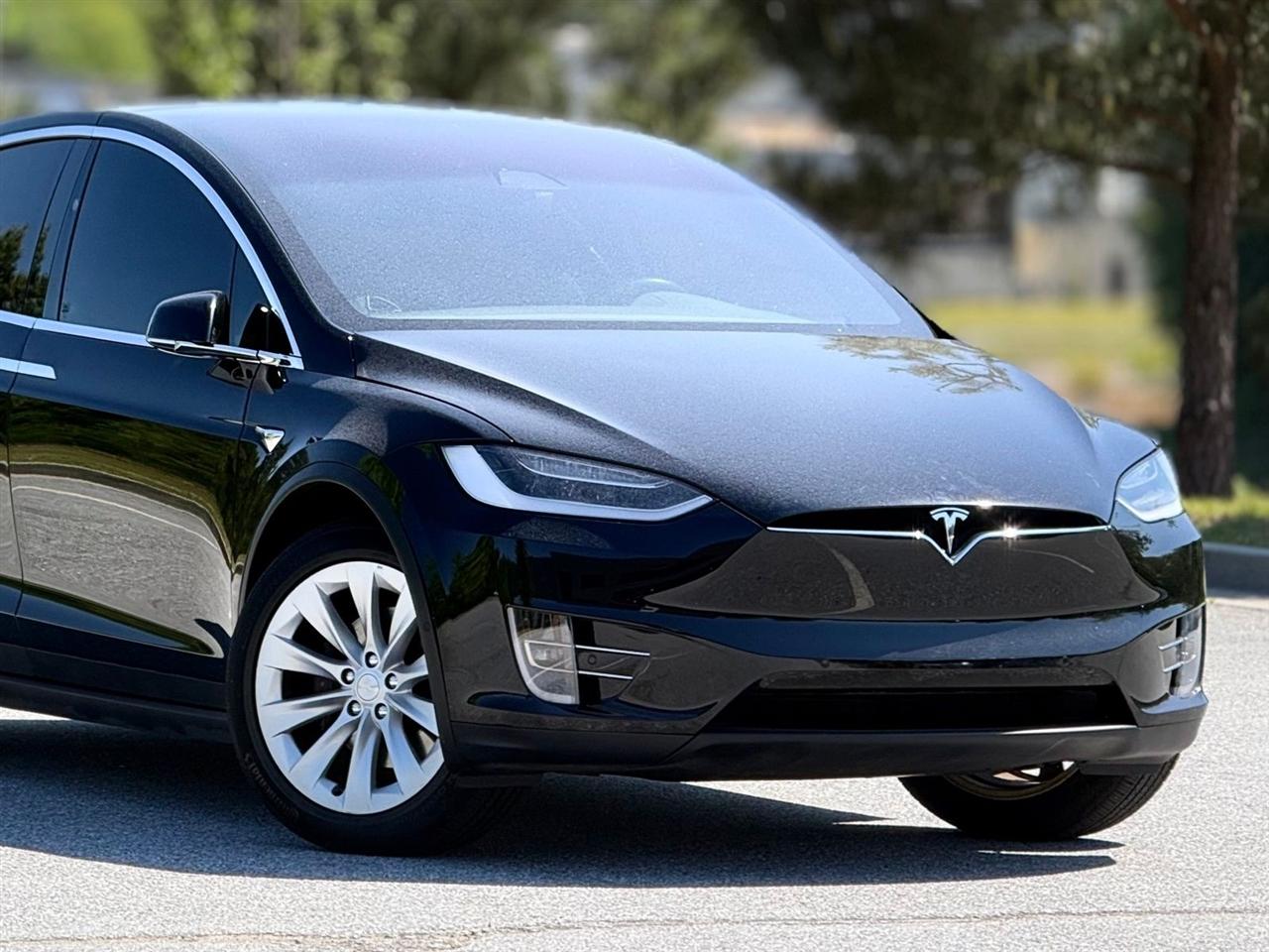 Tesla Model X  2019