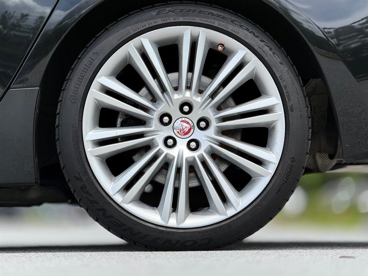 Jaguar XJ  2015