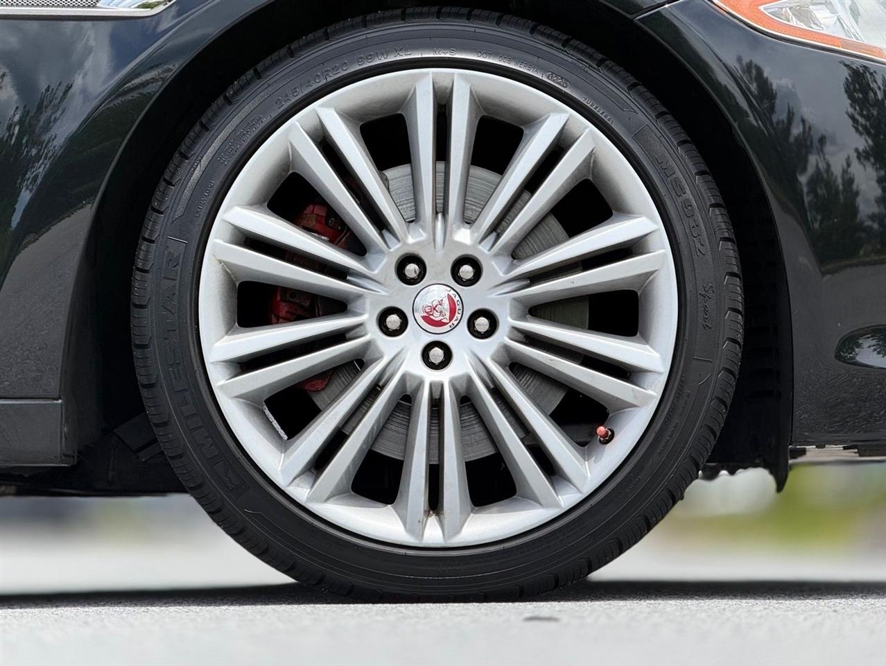 Jaguar XJ  2015
