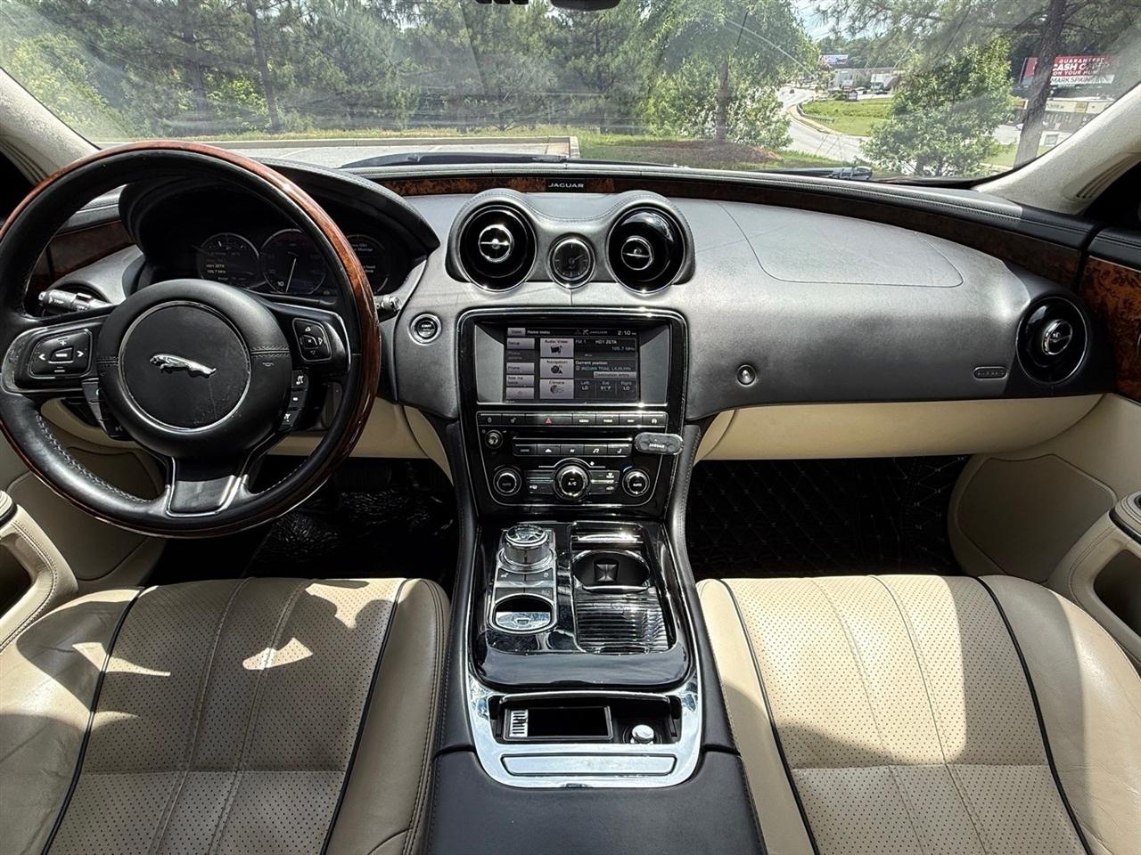 Jaguar XJ  2015