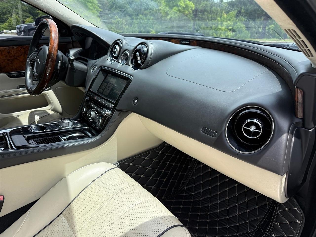 Jaguar XJ  2015