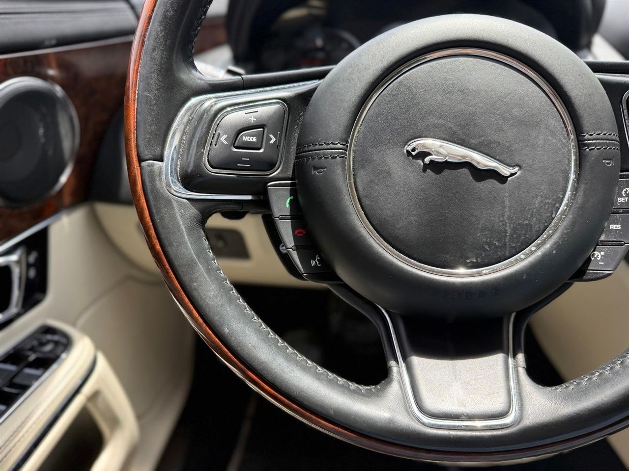 Jaguar XJ  2015