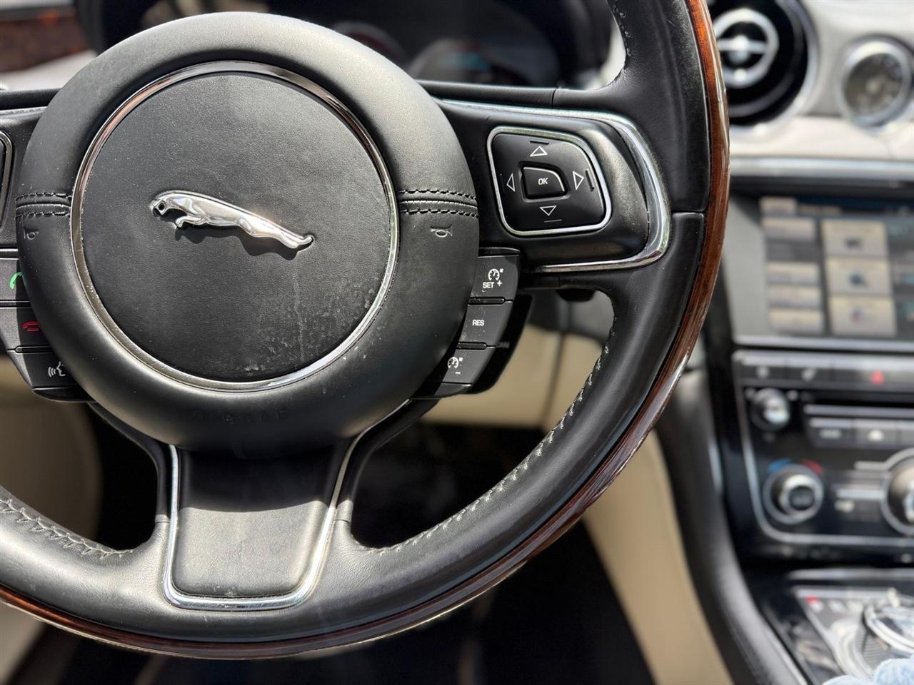 Jaguar XJ  2015