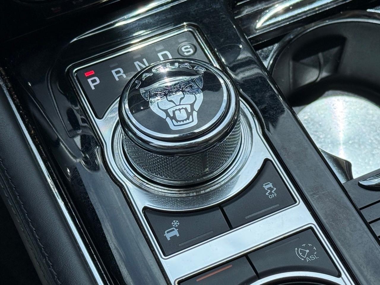 Jaguar XJ  2015