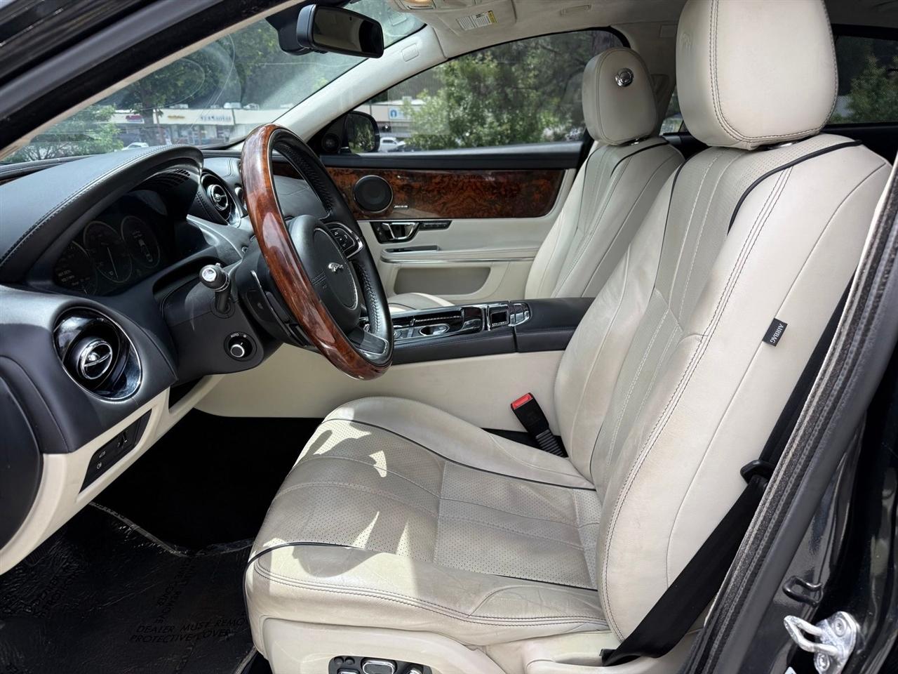 Jaguar XJ  2015