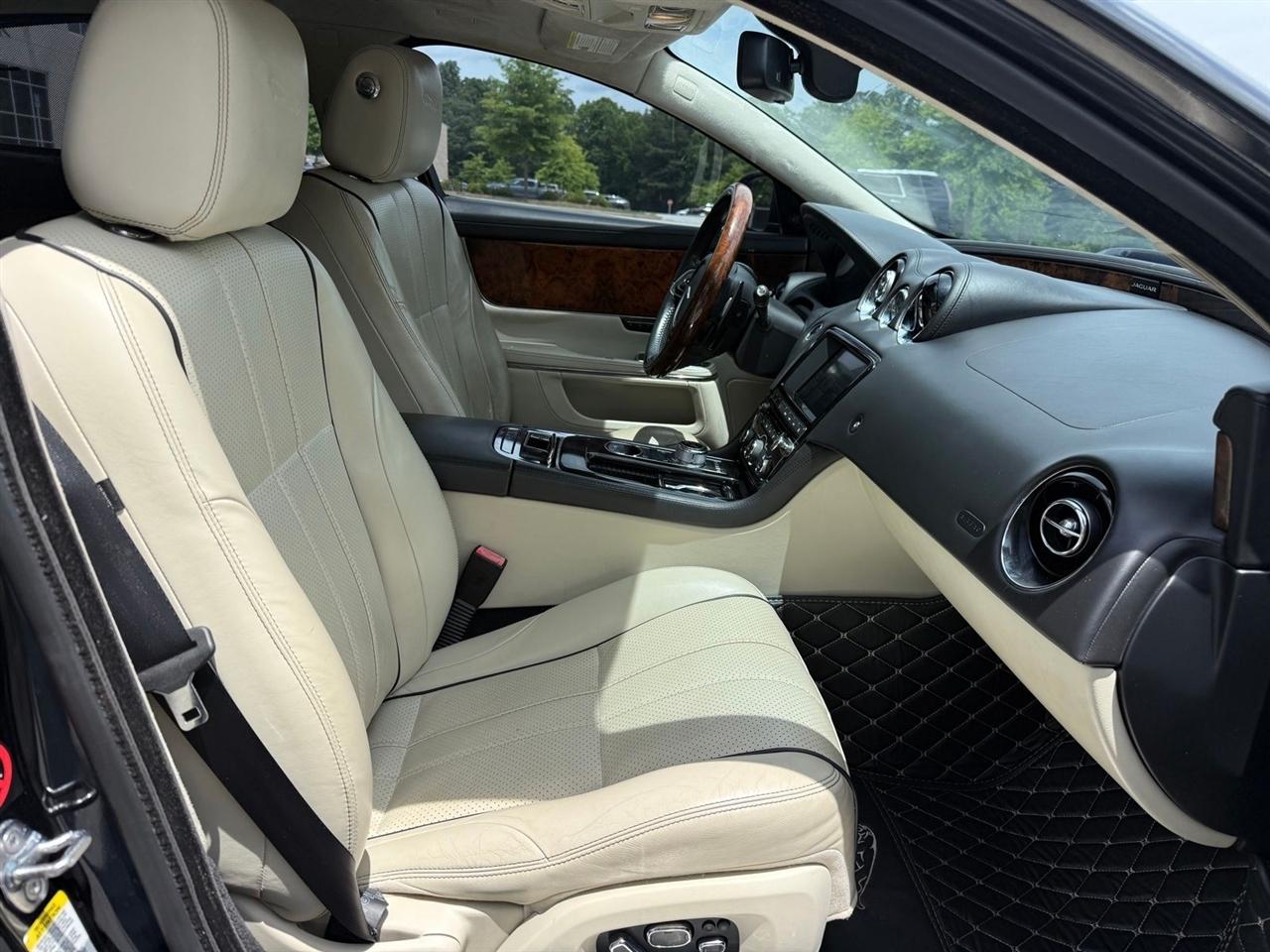 Jaguar XJ  2015