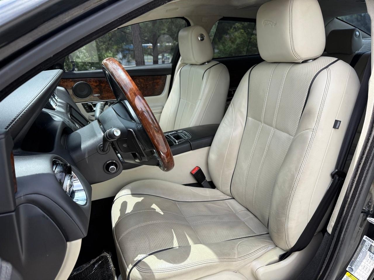 Jaguar XJ  2015