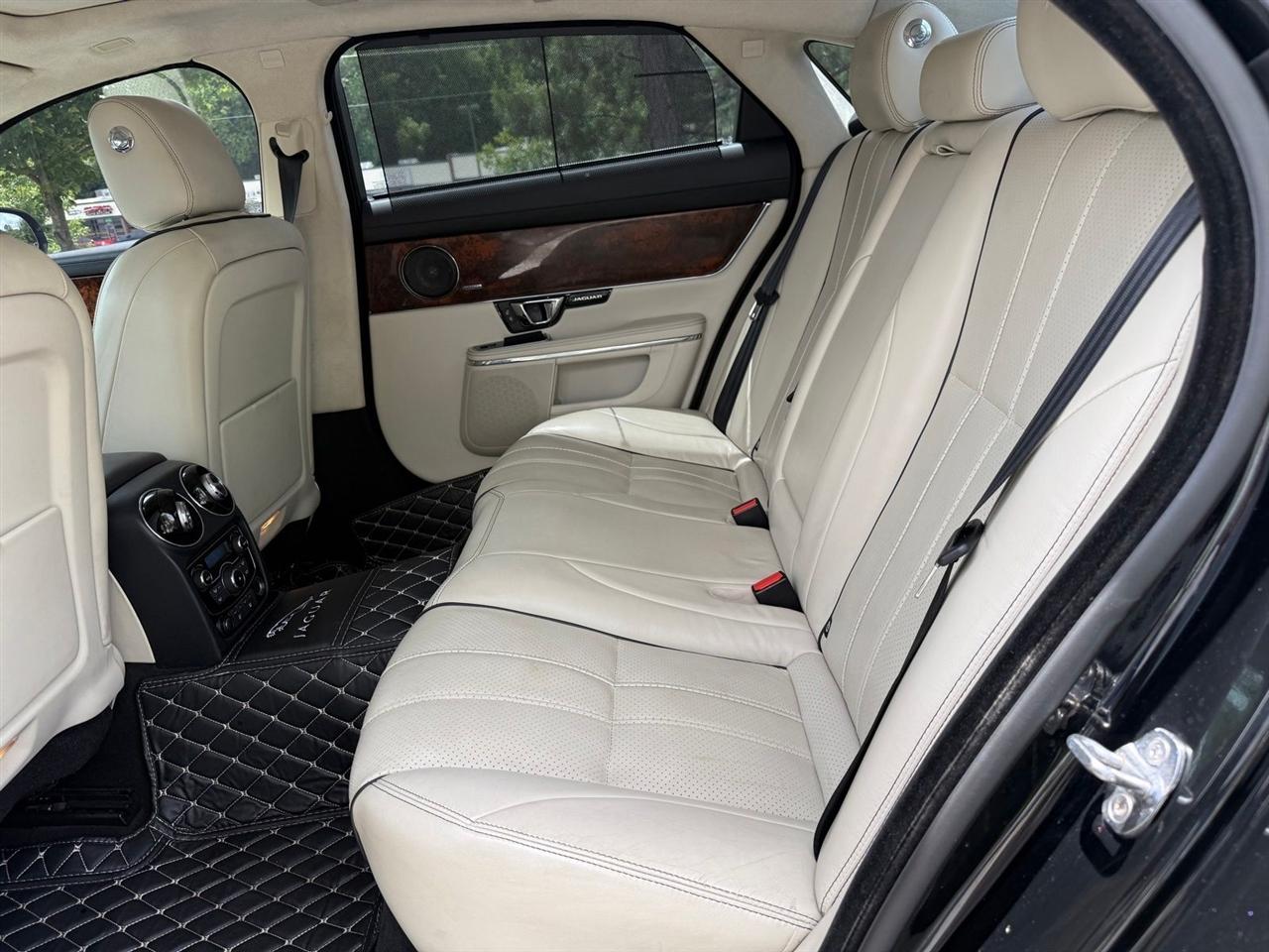 Jaguar XJ  2015