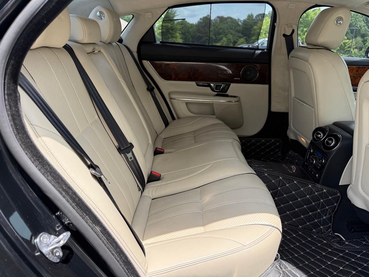 Jaguar XJ  2015