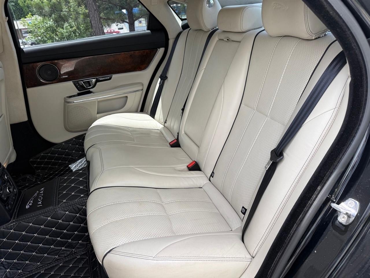 Jaguar XJ  2015
