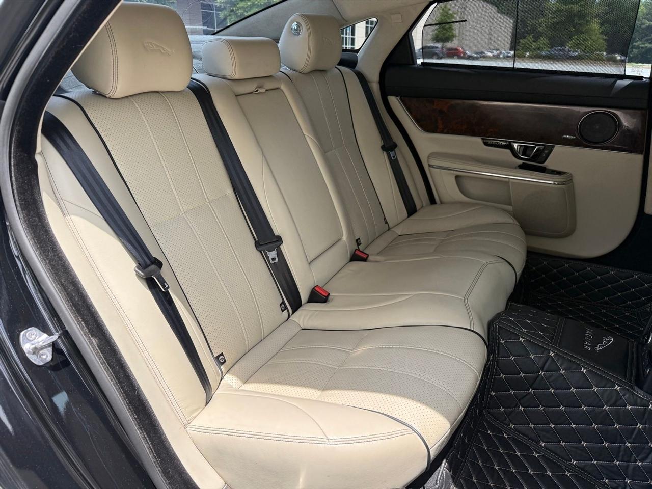 Jaguar XJ  2015